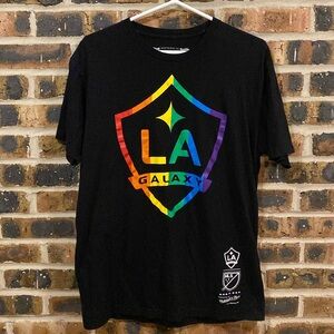 Mitchell & Ness LA Galaxy MLS pride badge graphic logo tee, Men’s L